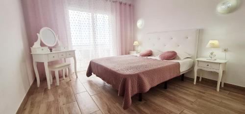 Cozy Sea Views Apartment in Costa Adeje — 4-Star Luxury Hotel in Adeje, Spain