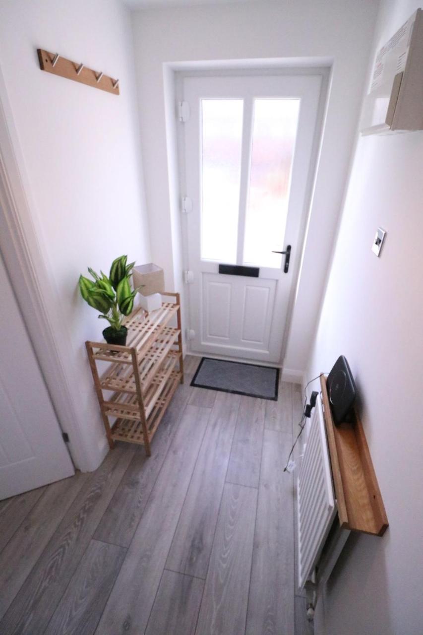 Amaya Three Newly Renovated Sleeps 6 Grantham Garden & Driveway in Grantham, United Kingdom