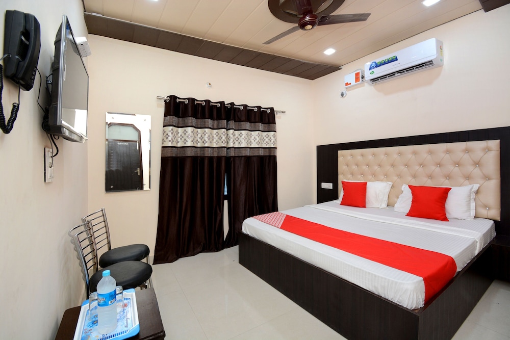 OYO 40235 Aashiaana Guest House