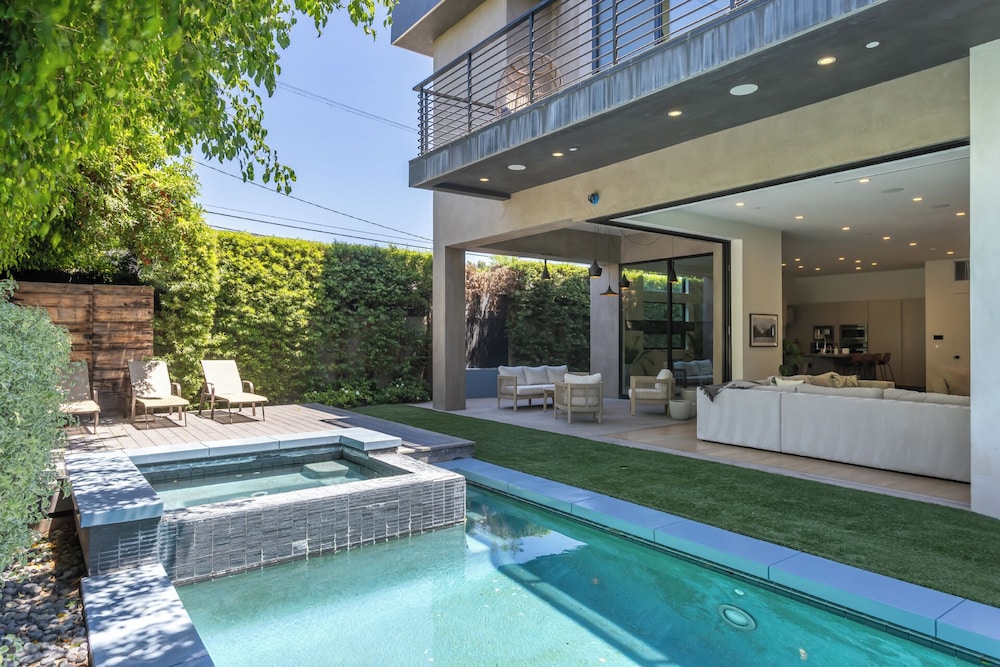 Casa Bella by Oraklus — 4-Star Luxury Hotel in Los Angeles, United States