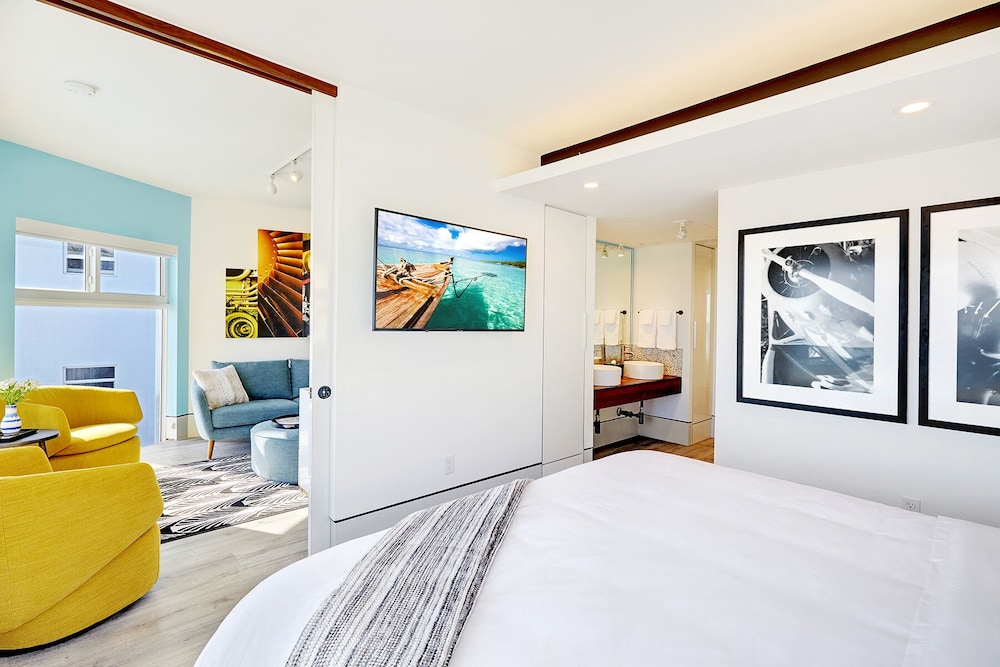 Ocean Treasure Beachside Suites - photo 20
