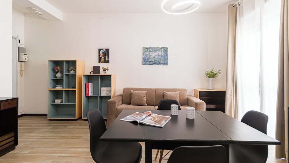 Italianway Easy Gran Sasso 10 — 4-Star Luxury Hotel in Milan, Italy