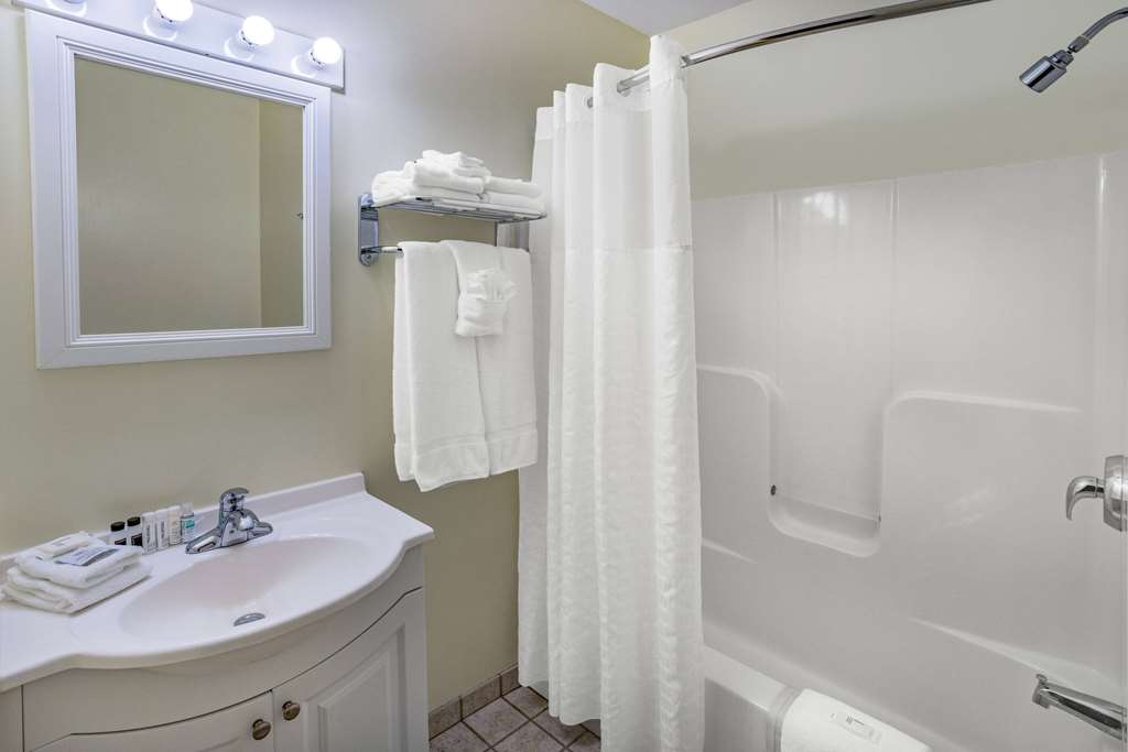 Microtel Inn & Suites by Wyndham Plattsburgh - photo 19