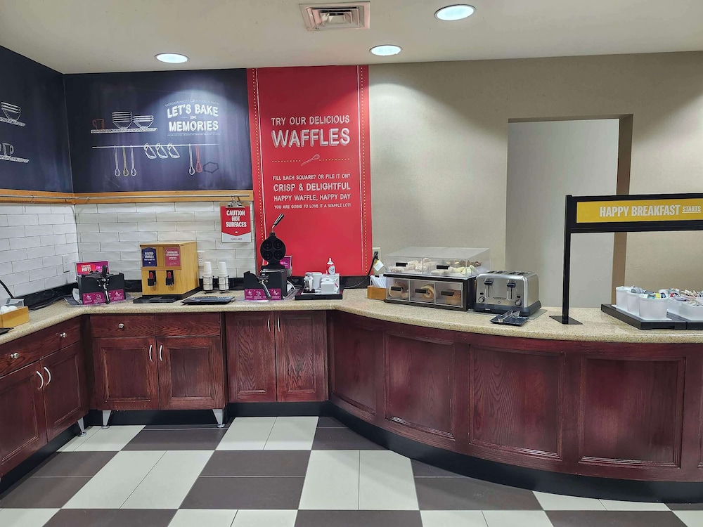 Hampton Inn Great Falls - photo 28