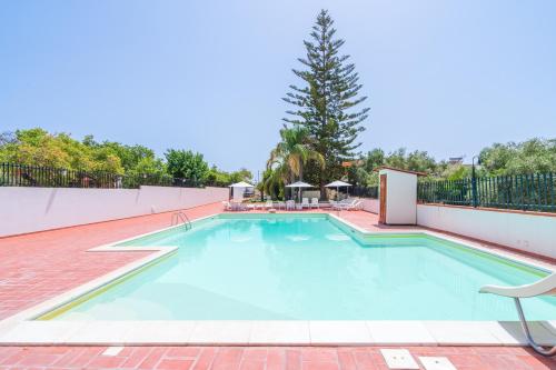 Appartamento con vista piscina — 4-Star Luxury Hotel in Noto, Italy
