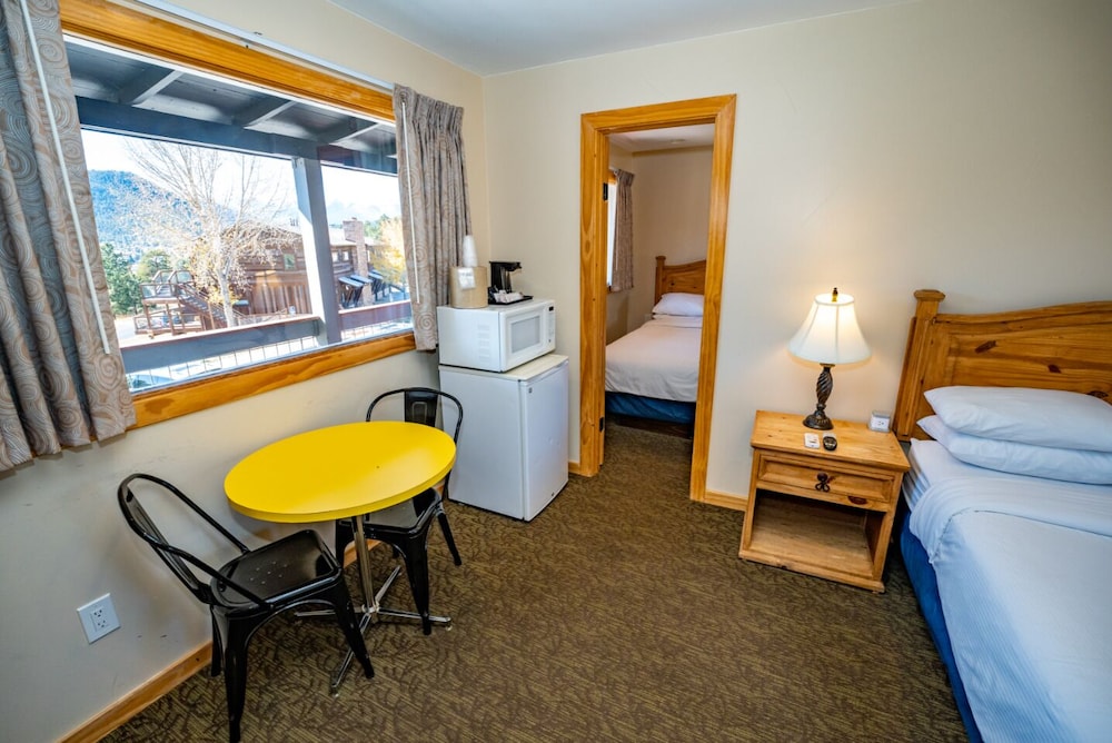 Coyote Mountain Lodge - photo 16