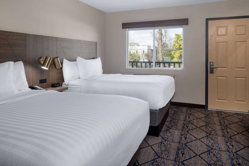 Ramada by Wyndham Modesto Yosemite Area - photo 19