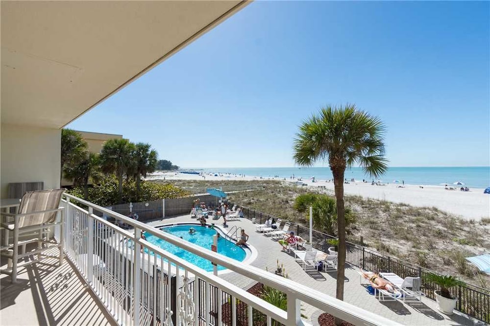 110 Madeira Norte Condo — 4-Star Luxury Hotel in St. Petersburg, United States