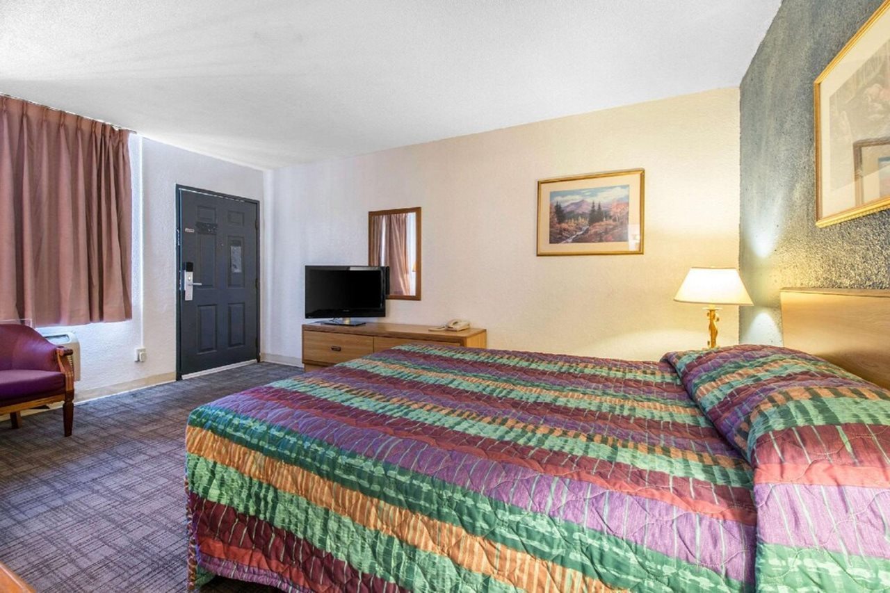 Rodeway Inn & Suites Colorado Springs CO - photo 20