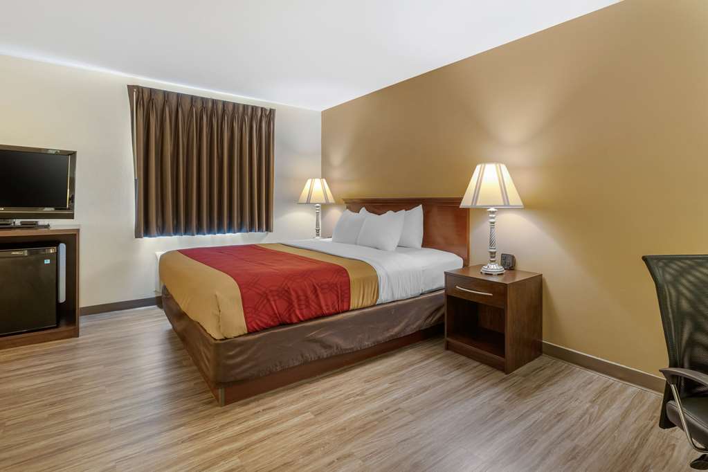 Econo Lodge Inn & Suites Des Moines Fairgrounds Area - photo 19