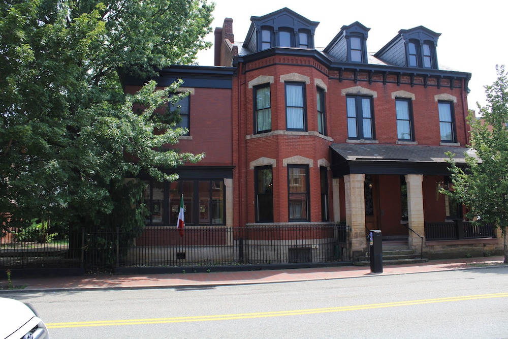 The Parador Inn — 4-Star Luxury Hotel in Pittsburgh, United States