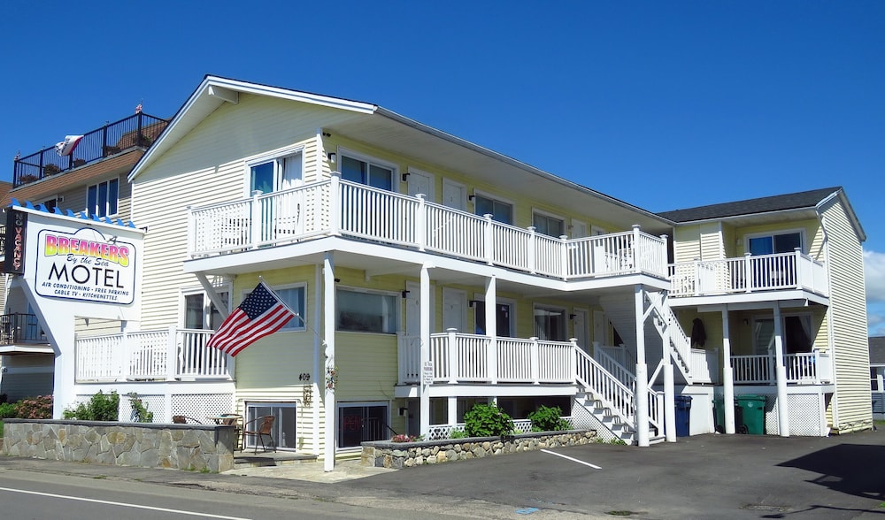 Breakers By The Sea — Hampton