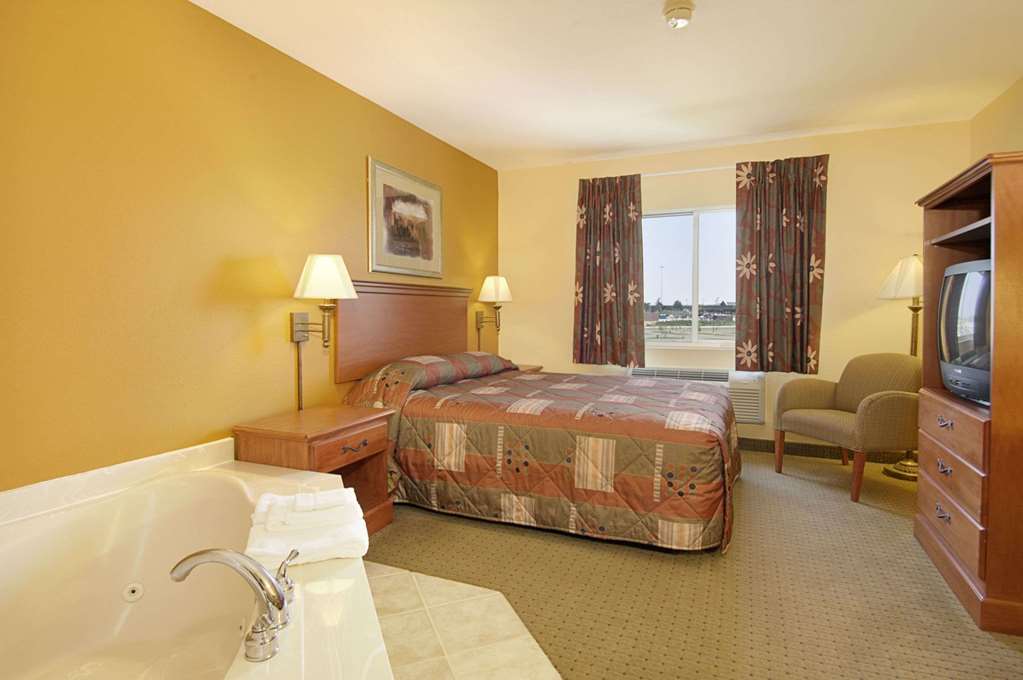 Super 8 by Wyndham Topeka at Forbes Landing - photo 29