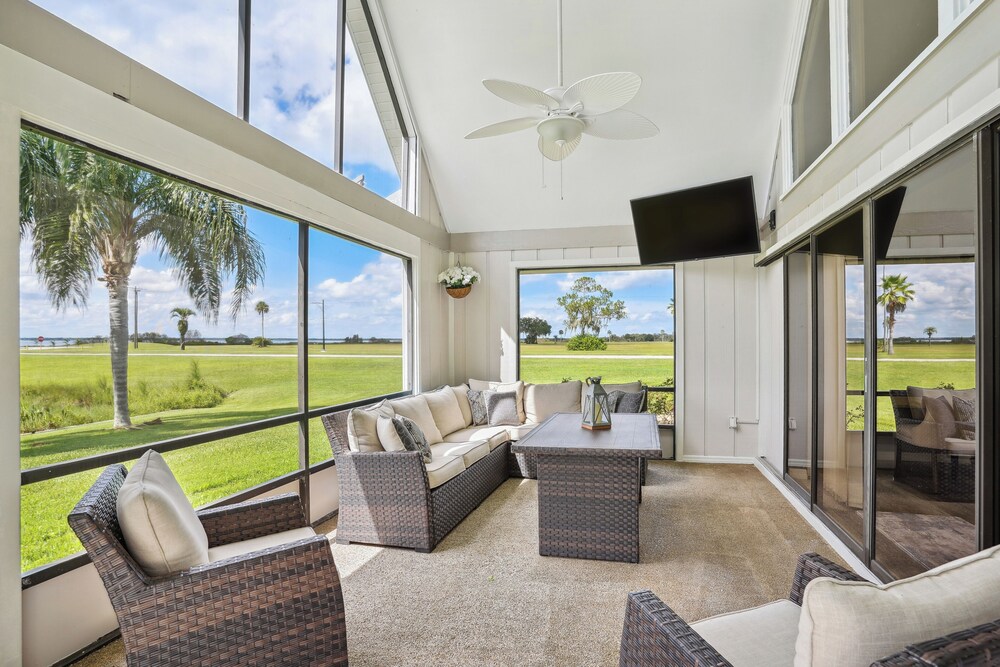 Luxurious Florida Home with Pool and Canal Access — 4-Star Luxury Hotel in Lake Wales, United States