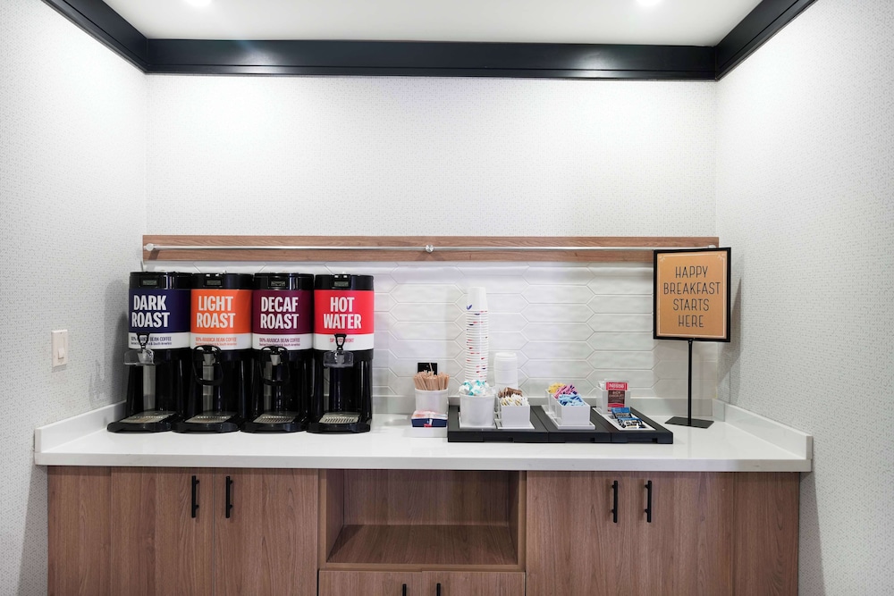 Hampton Inn & Suites Tulsa Central - photo 35