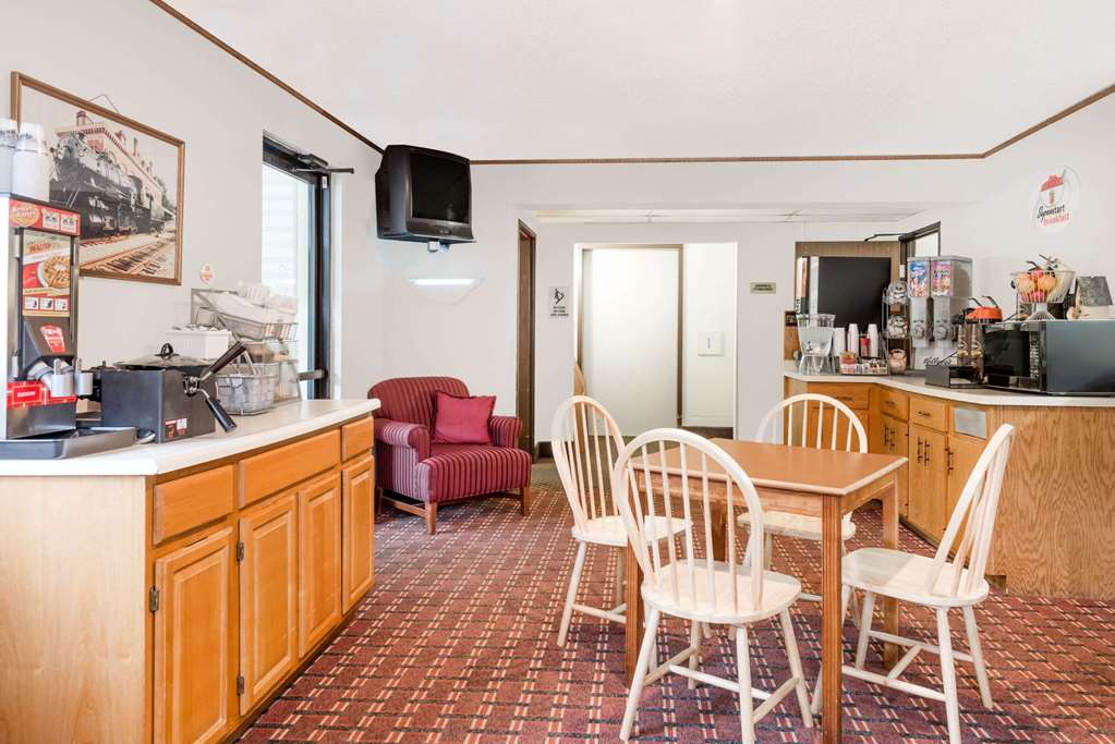 Super 8 by Wyndham La Vale Cumberland Area - photo 15