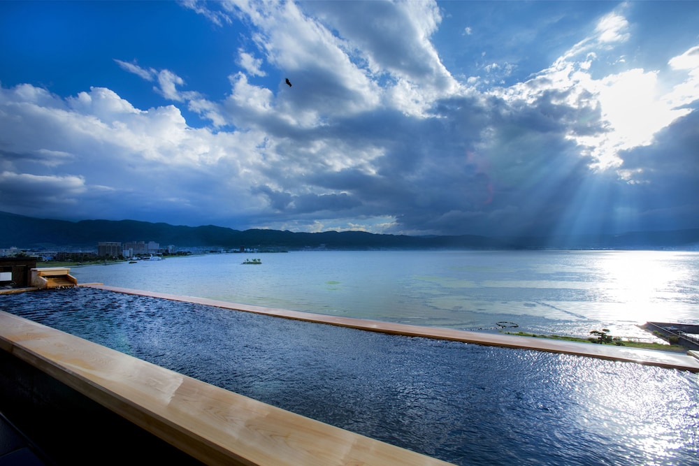 Sui Suwako — 5-Star Luxury Hotel in Suwa, Japan