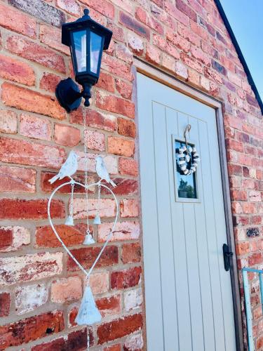 The Honeysuckle Coop — 4-Star Luxury Hotel in Grantham, United Kingdom