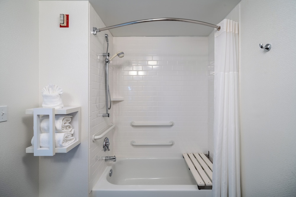 Hampton Inn & Suites Valley Forge Oaks - photo 22