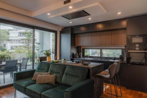 Emerald Stone Apartment Varkiza — 4-Star Luxury Hotel in Vari, Greece