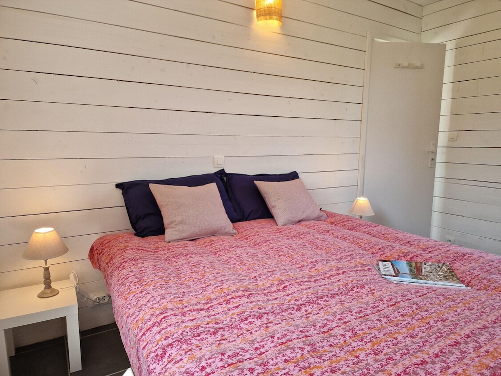 Comfortable Holiday Home on Large Garden Plot in Locquirec — Locquirec — photo 5