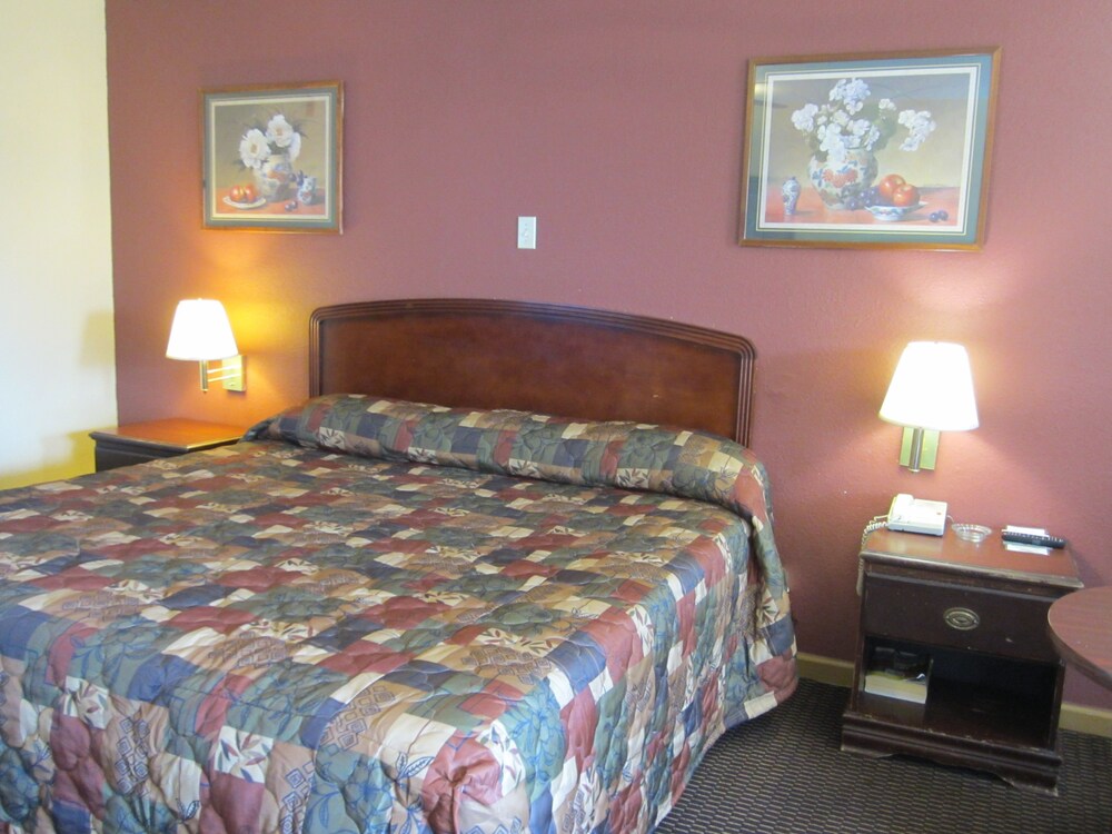 First Western Inn - photo 10