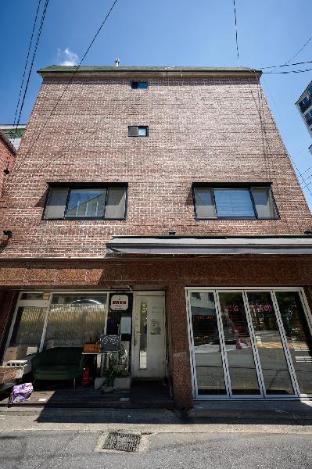 Hapjeong station exit7 Each room living room air conditioning modern house — 4-Star Luxury Hotel in Seoul, South Korea