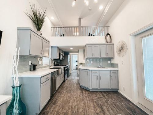 Beautiful Downtown Cottage Onyx
