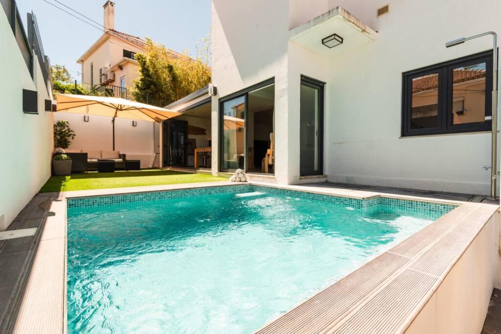Heated Pool & Sauna Bliss Luxury 4BR Villa — 4-Star Luxury Hotel in Lisbon, Portugal
