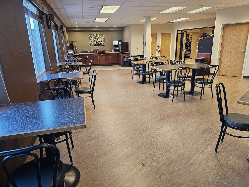 Broadway Inn Conference Center - photo 46