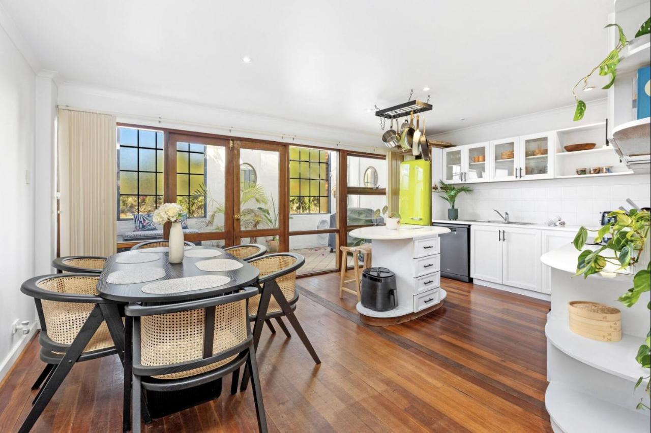 5 North Freo 2BR Supercool Pad & Parking — 4-Star Luxury Hotel in North Fremantle, Australia