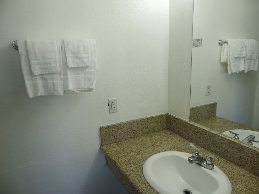 Ec Motel - photo 10
