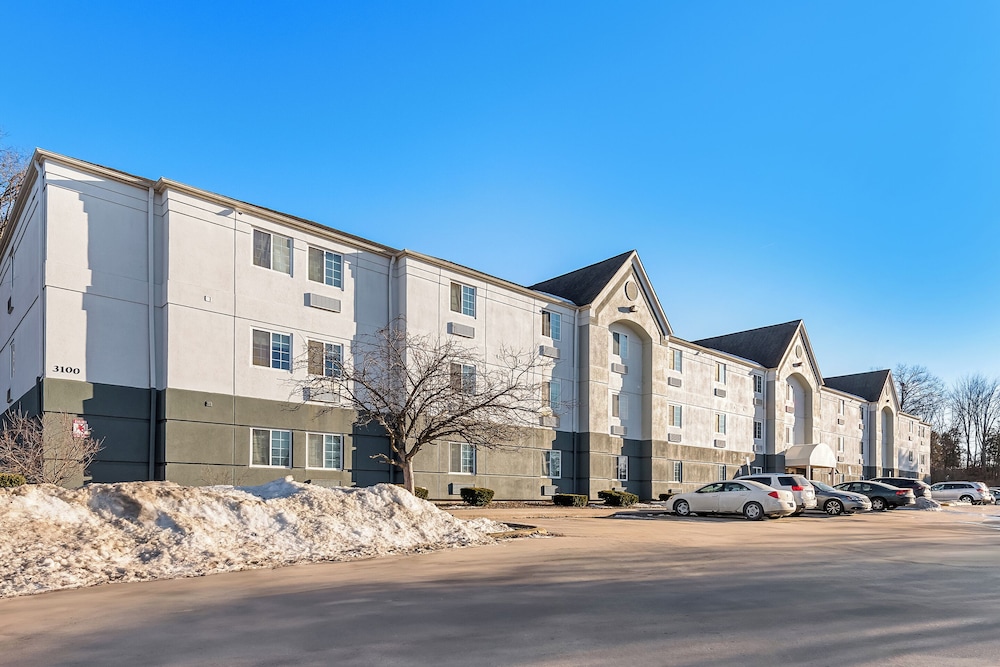 Suburban Studios Columbia Hwy 63 & I 70 — hotel near Columbia Regional Airport