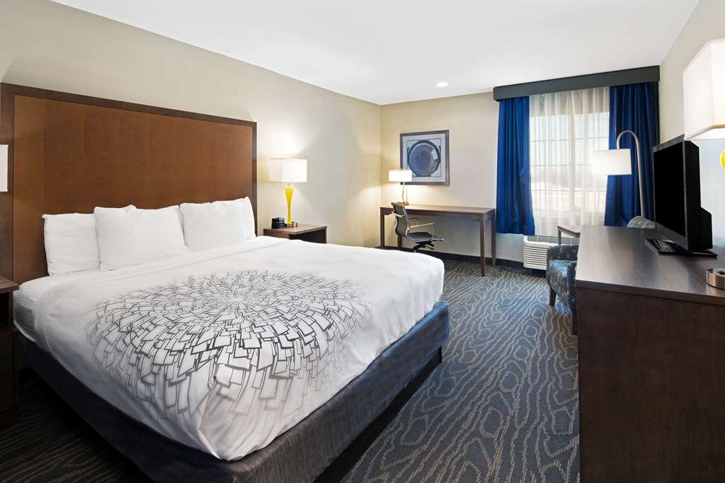 La Quinta Inn & Suites by Wyndham Brownsville North - photo 25