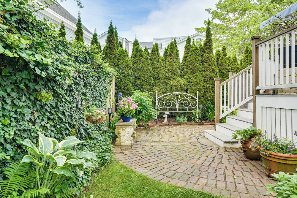 Walk to the T North Shore Retreat Near Salem Fun in Manchester, United States