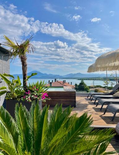 Plaza Lago di Garda Rooms Rooftop Lakeview & Jacuzzi in Peschiera Del Garda, Italy