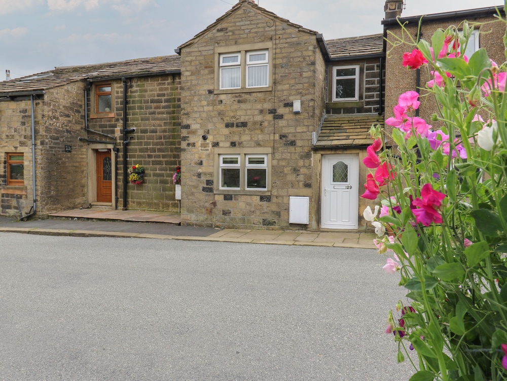 Marsh Cottage — 4-Star Luxury Hotel in Keighley, United Kingdom