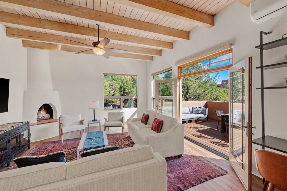 La Marta Spacious and Contemporary Fantastic Outdoor Spaces in Santa Fe, United States