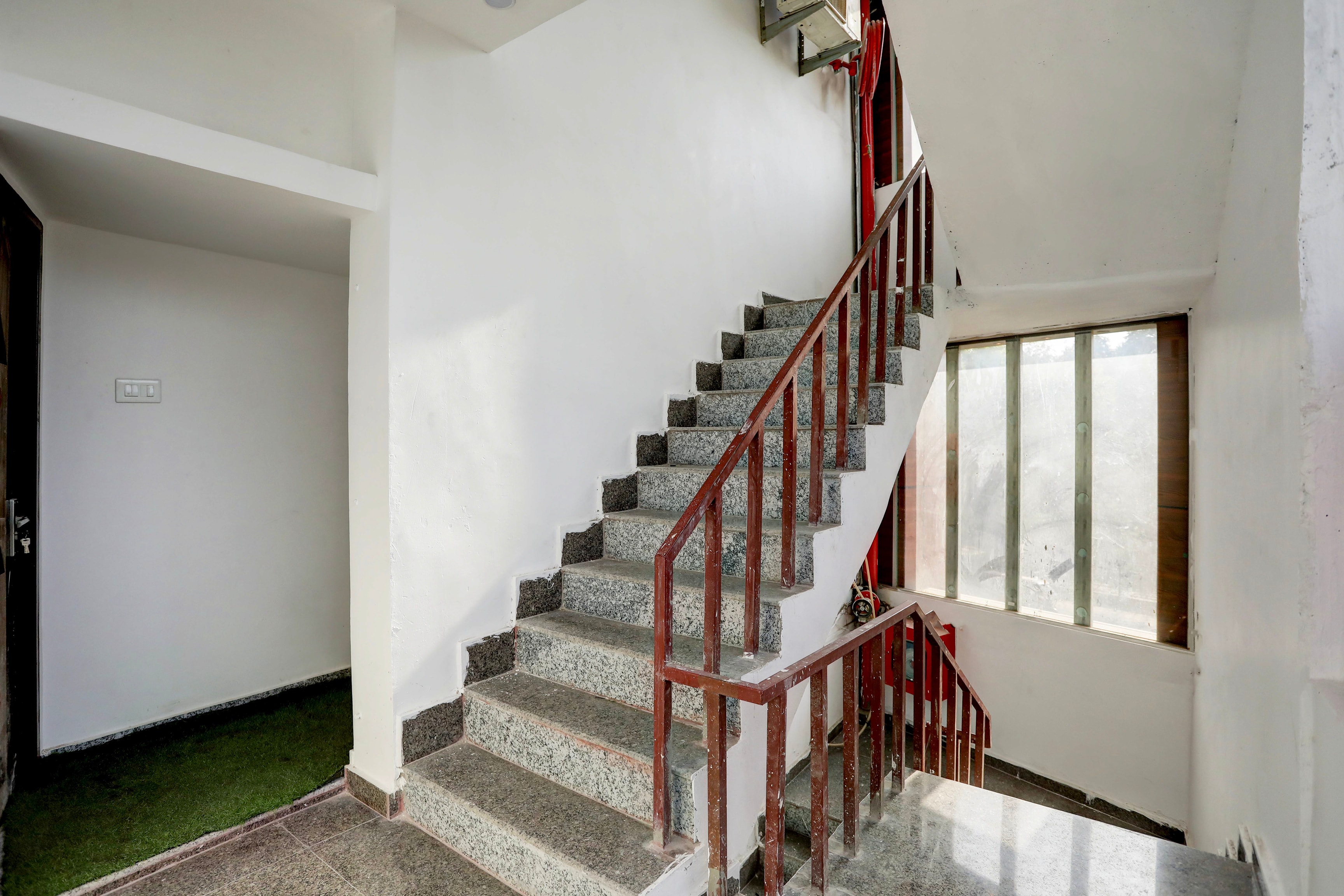 Oyo 823935 Hotel Awadh Inn — 4-Star Luxury Hotel in Allahabad, India