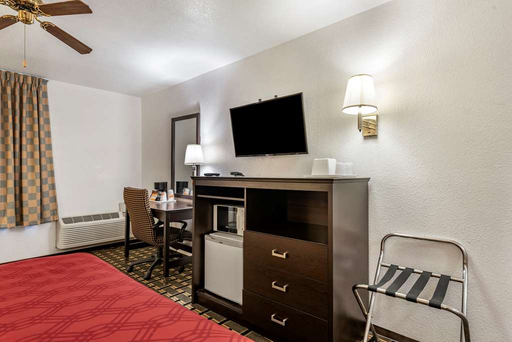 Econo Lodge La Junta - photo 8