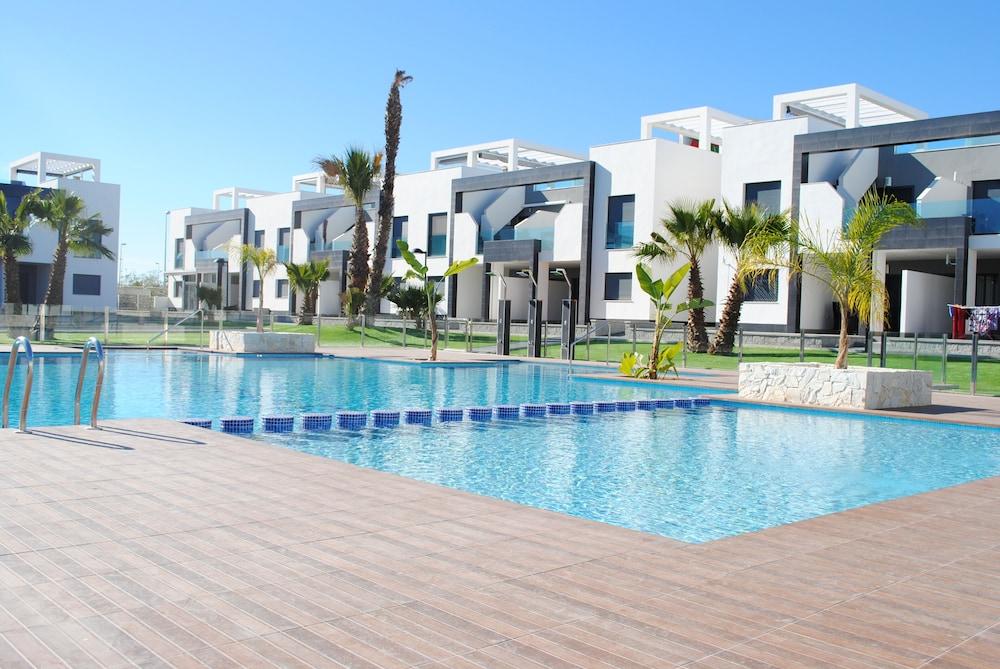Apartment Oasis Beach La Zenia — 4-Star Luxury Hotel in Orihuela, Spain