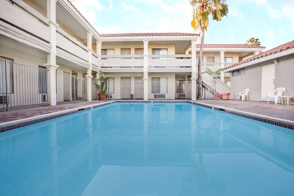 Travelodge by Wyndham Costa Mesa Newport Beach Hacienda - photo 4