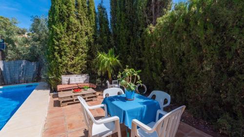 Casa Tomas Antequera La Higuera by Ruralidays — 4-Star Luxury Hotel in Antequera, Spain