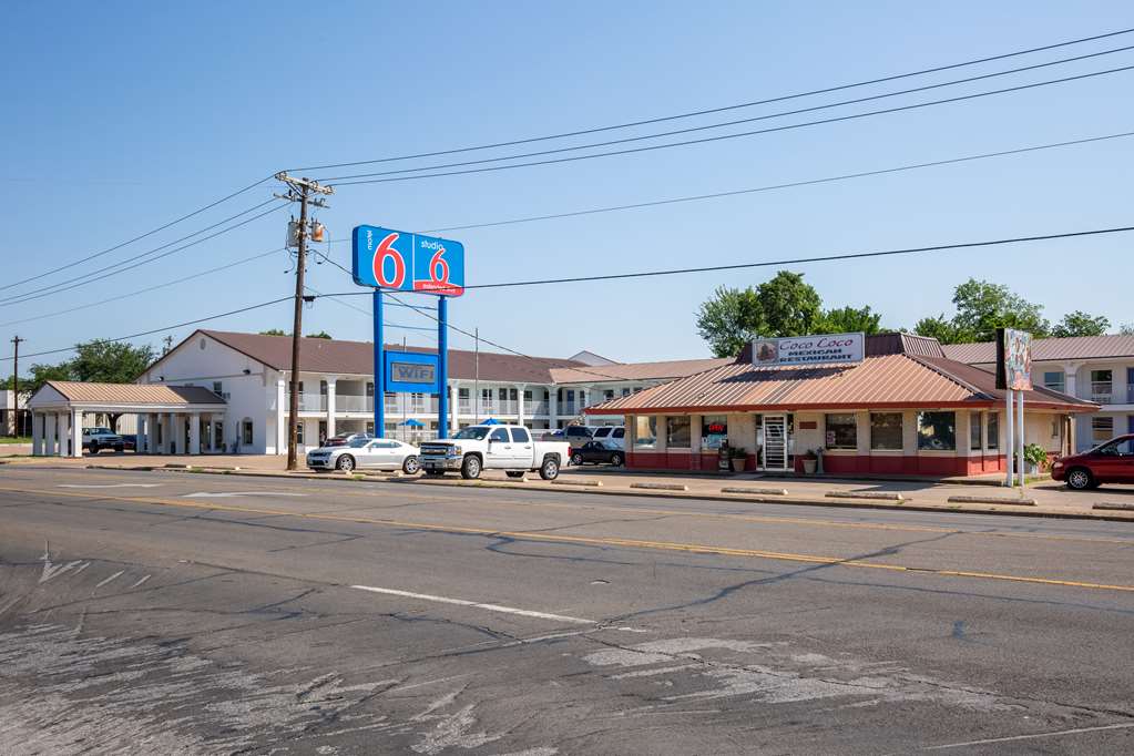 Studio 6 Bryan TX University Area - photo 5