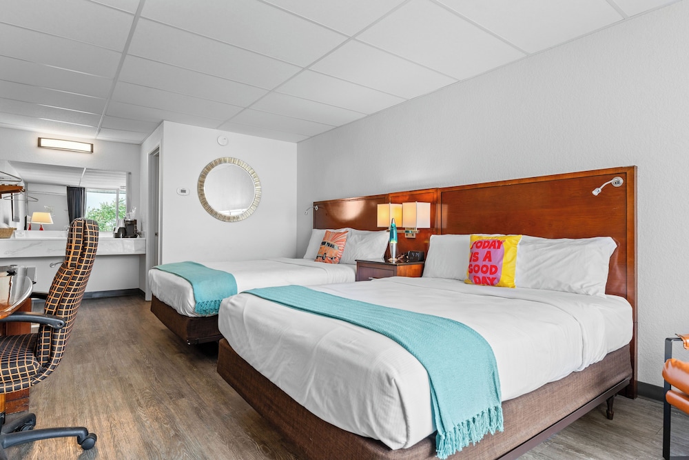 The Retro Hotel - photo 11