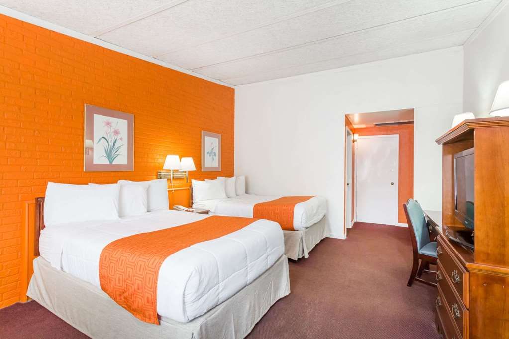 Howard Johnson Inn Daleville Roanoke - photo 4