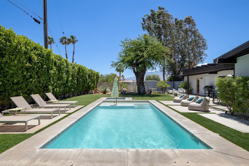 Lux Desert Retreat 4BR Pool Spa Stunning Views - featured photo