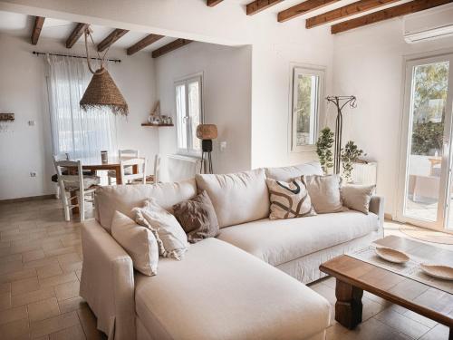 The Mykonos House Newly Renovated Villa Near Town — 4-Star Luxury Hotel in Mykonos, Greece