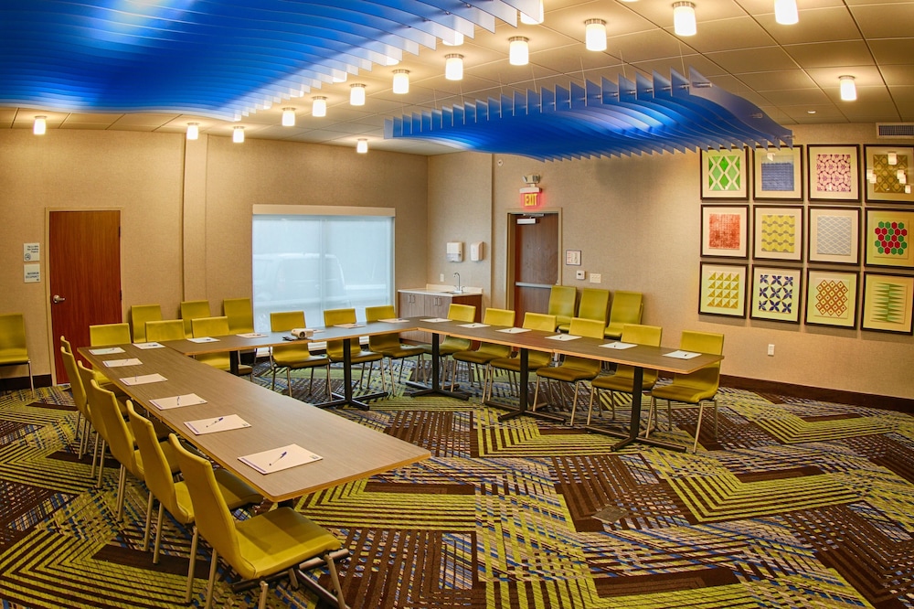Holiday Inn Express and Suites Detroit Northwest Livonia - photo 15