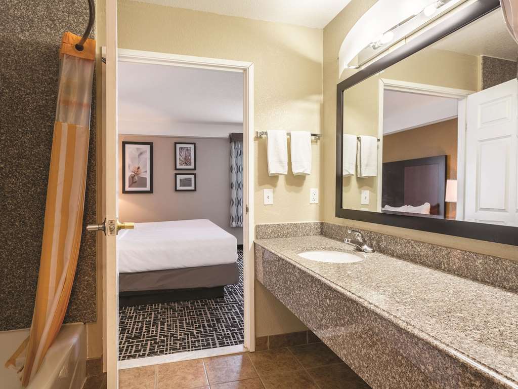 La Quinta Inn & Suites by Wyndham Deming - photo 26